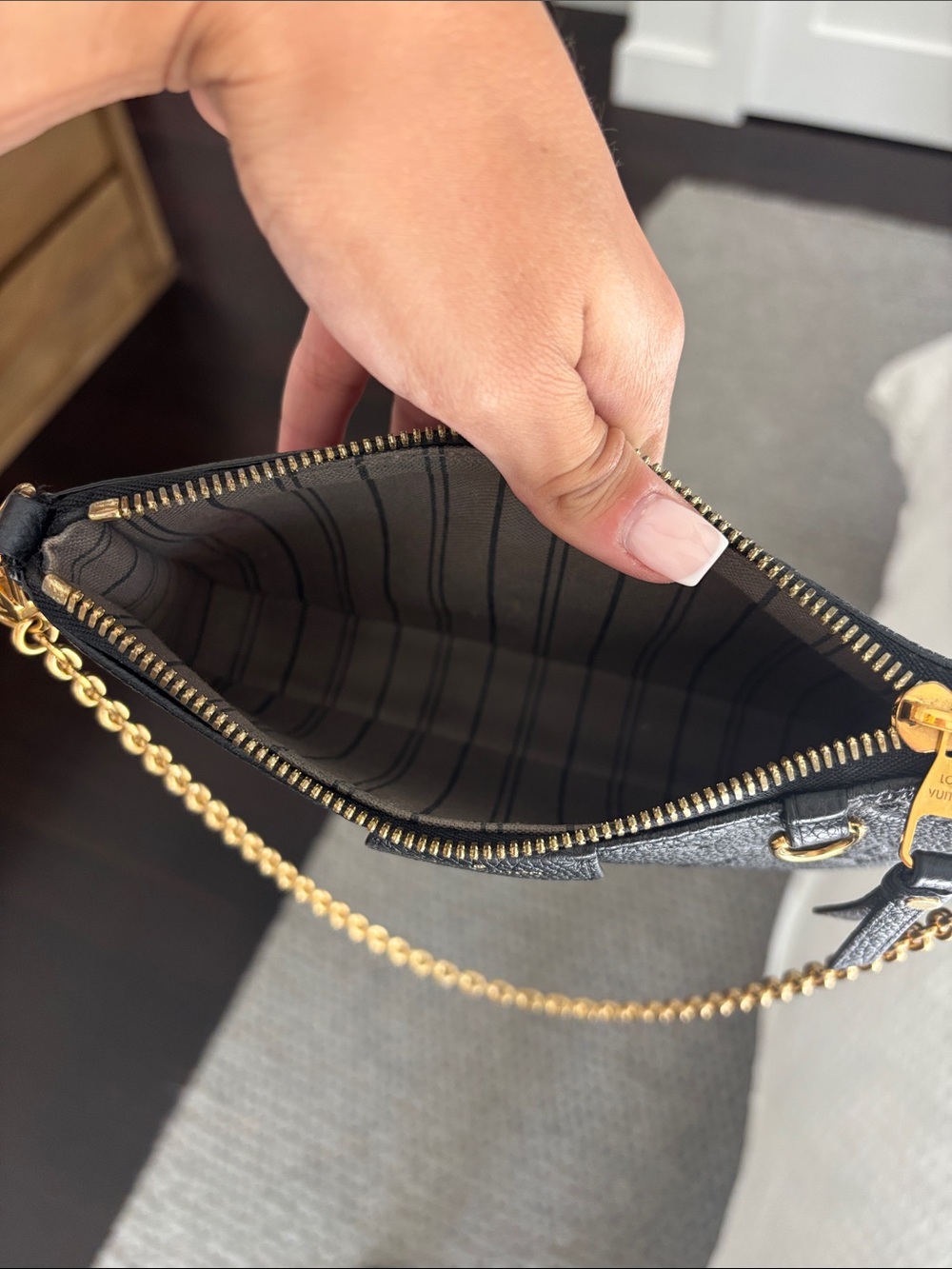 Louis Vuitton easy pouch on strap - Picture 9 of 16